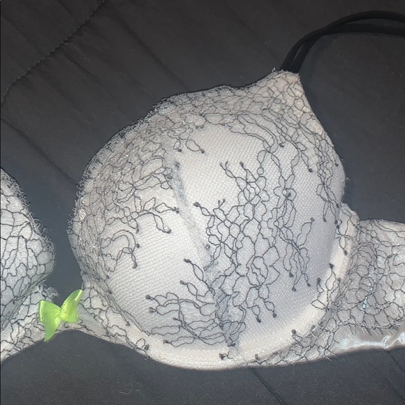 Very Sexy Push up Victoria’s Secret 34C - Picture 7 of 8